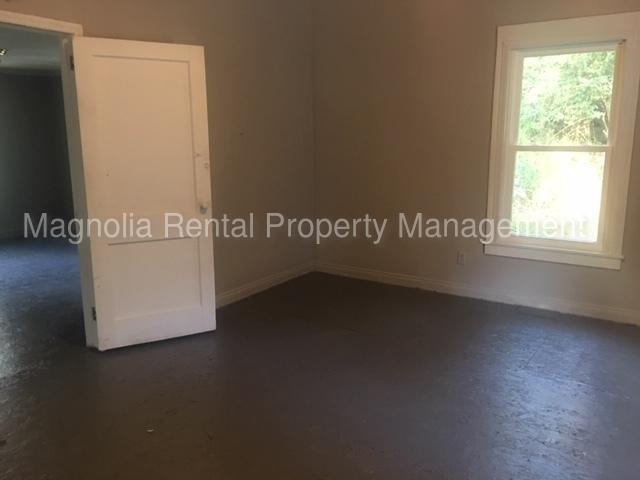 Building Photo - West Greenville Home for Rent