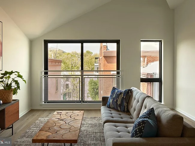 Photo - 2011 Cambridge St Townhome