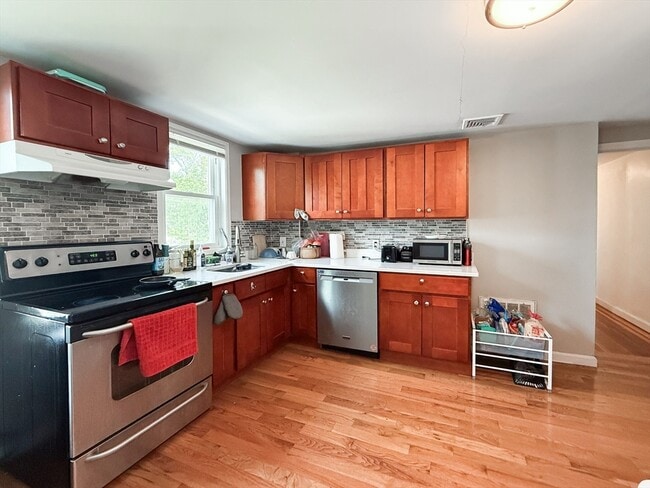 Building Photo - 803 Boylston St
