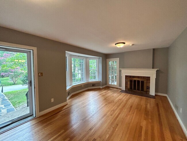 Building Photo - Beautiful 3 Bedroom 2 Bath Home in Tuckaho...