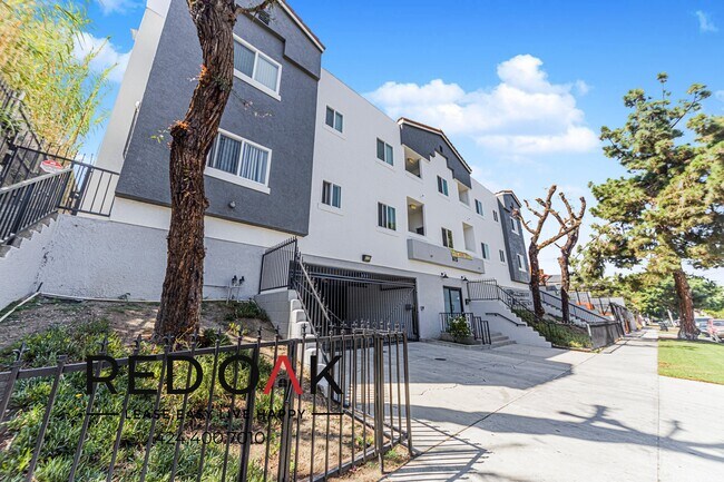 Building Photo - 615 N Juanita Ave