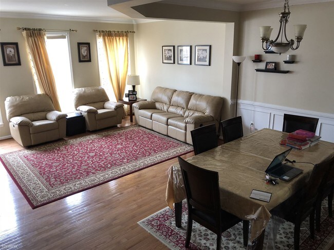 Building Photo - 3 br, 3.5 bath Townhome - 13176 Fox Hunt Ln