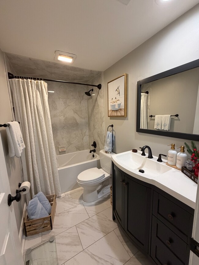 Building Photo - 7602 Lakeside Village Dr