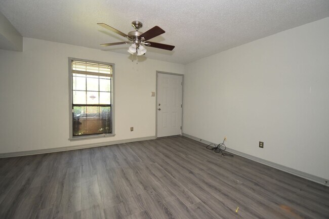 Building Photo - 337/339 S. Maple St.