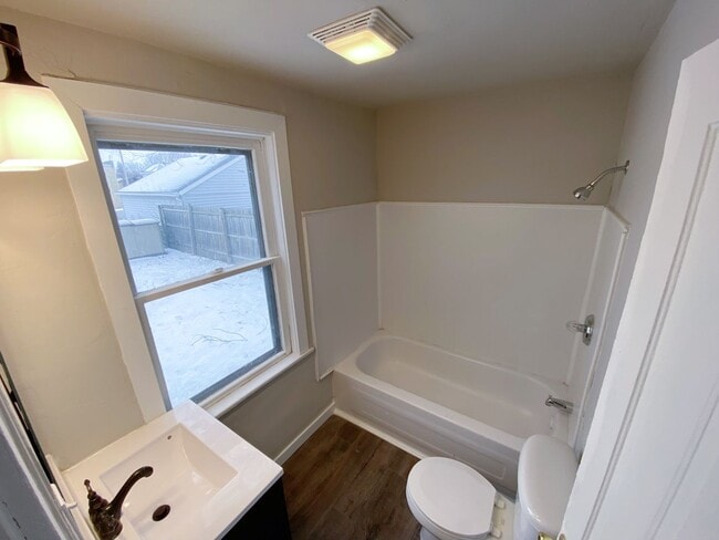 Building Photo - 531 N Appleton St