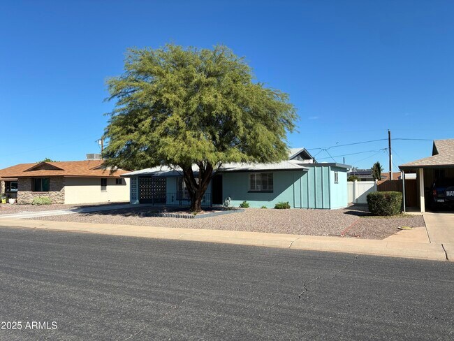Building Photo - 10530 W Hope Dr
