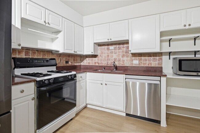 Foto del edificio - 750 W Dempster St
