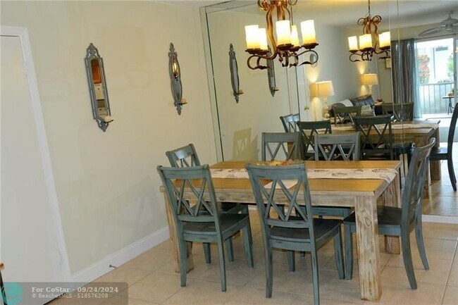 Building Photo - 6499 Bay Club Dr
