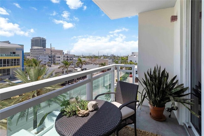Building Photo - 6917 Collins Ave