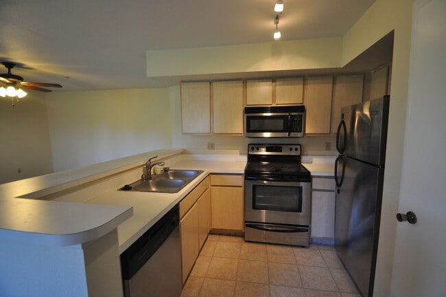 Building Photo - Luxury Living in Gated Bermuda Dunes Golf Community - 2B/1B with Garage!