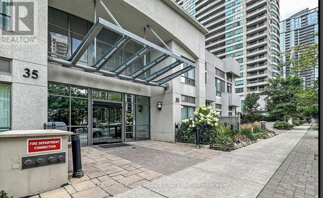Photo du bâtiment - 35-635 Hollywood Ave