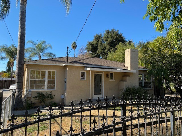 Gated House - 6929 Vesper Ave