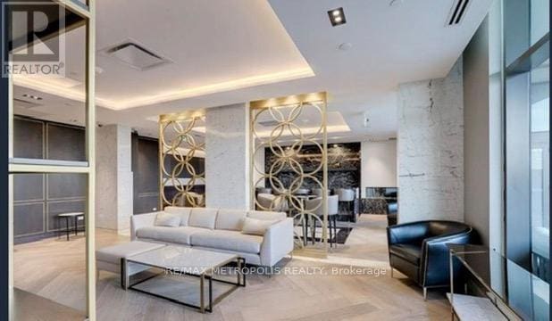 Building Photo - 330 Richmond St W