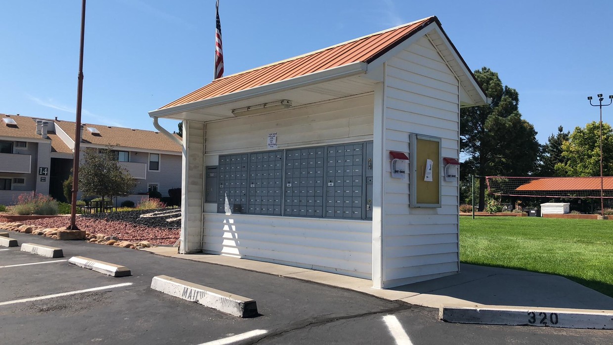 Primary Photo - 10150 E Virginia Ave