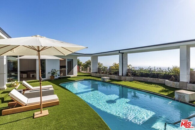 Foto del edificio - 560 Chalette Dr