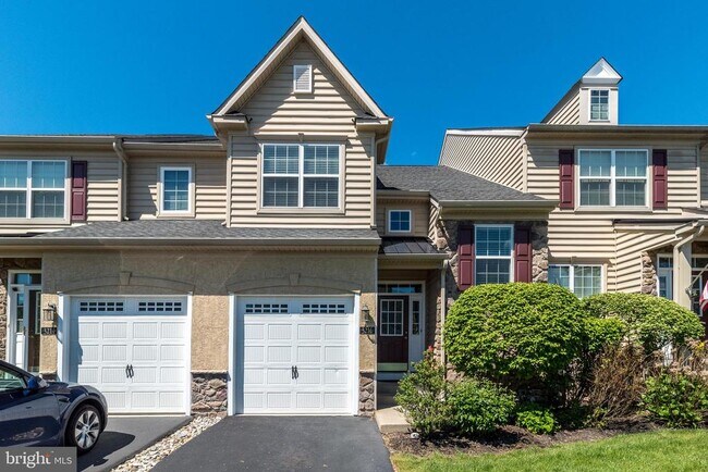 Building Photo - 3216 Brookside Dr