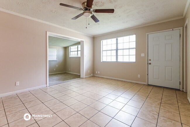 Foto del edificio - 3615 Macgregor Dr