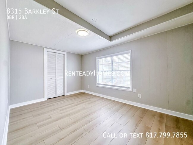 Foto del edificio - 8315 Barkley St