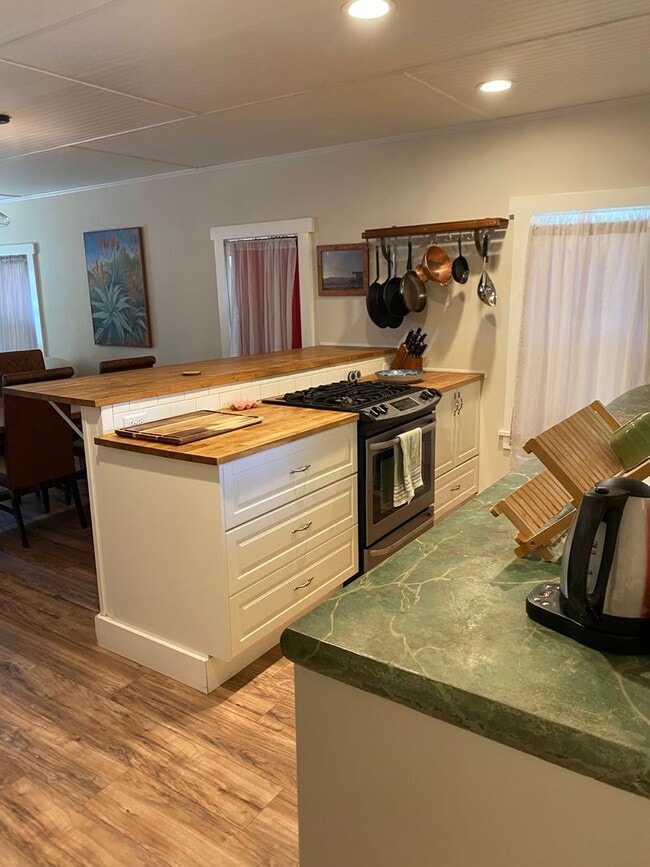 Building Photo - Alvarado