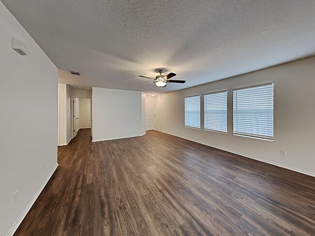 Foto del edificio - 9210 Laguna Falls