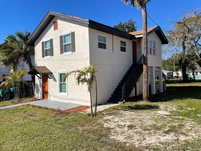 Building Photo - ONE MONTH FREE! Second Floor 2 Bed, 1 Bath...
