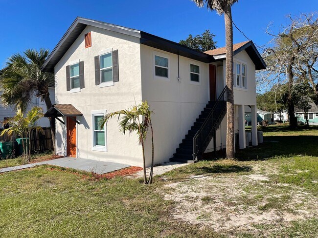 Foto del edificio - ONE MONTH FREE! Second Floor 2 Bed, 1 Bath...