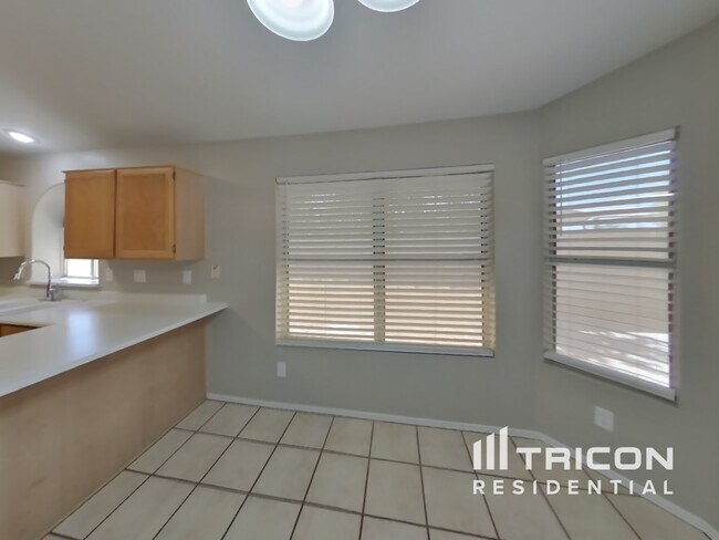 Foto del edificio - 12320 W Edgemont Ave