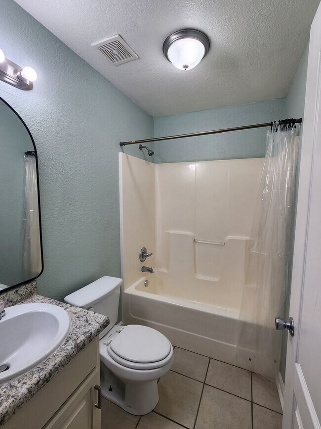 Foto del edificio - Comfortable 3-Bedroom Home with Open Layout