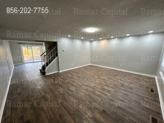 Foto del edificio - Manor Hall - 3 Bedroom 1.5 bath available ...