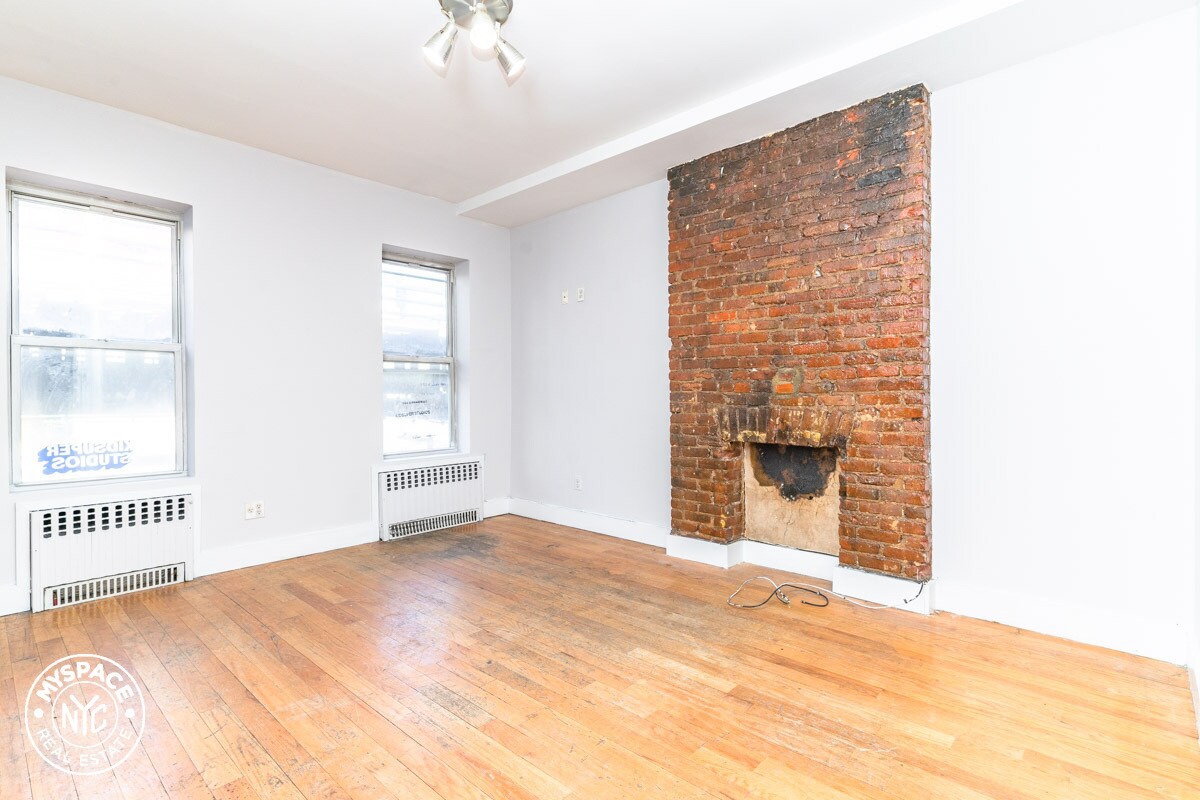 Primary Photo - 354 Broadway