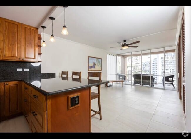 Building Photo - 1617 Keeaumoku St