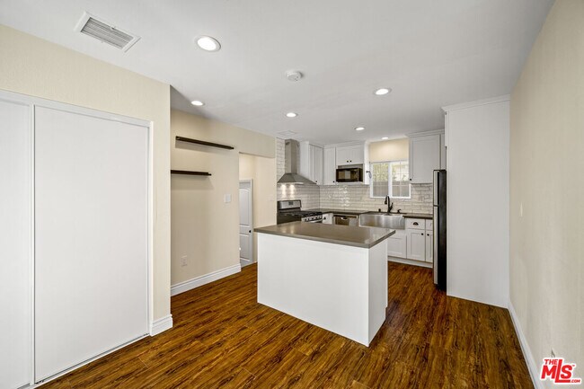 Foto del edificio - 4022 1/2 Brunswick Ave-