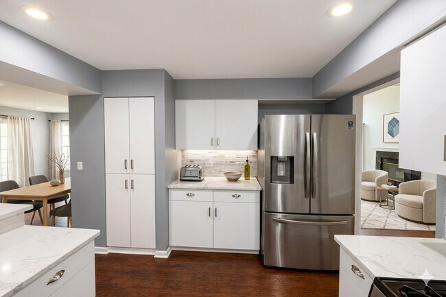 Building Photo - 147 White Branch Ct N