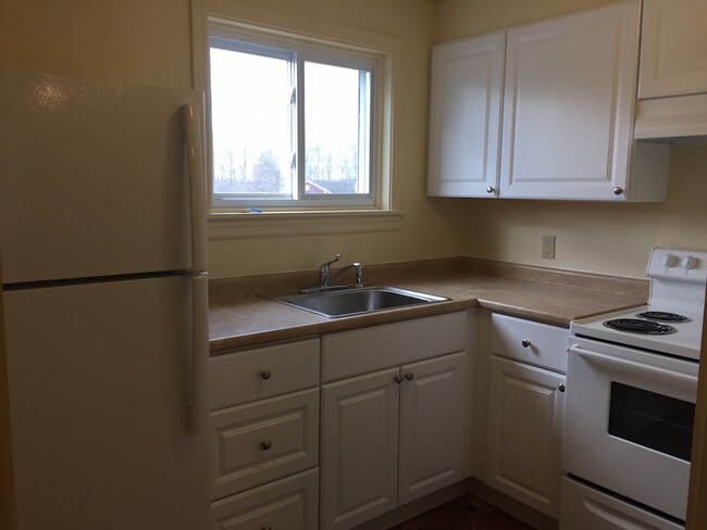 Building Photo - 31 Village Dr