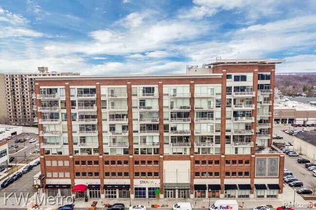 Building Photo - 350 N Main St