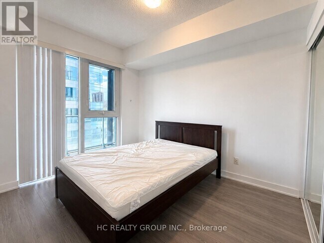 Photo du bâtiment - 5180 Yonge St
