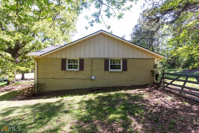 Foto del edificio - 3720 Sunny Hill Dr