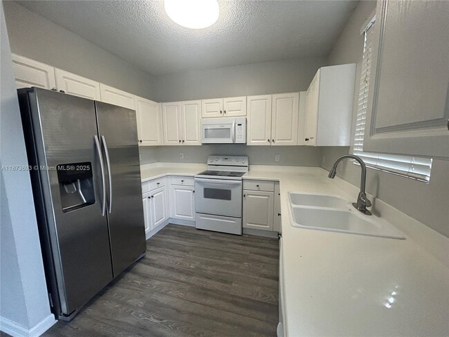 Building Photo - 4752 NW 59th Manor