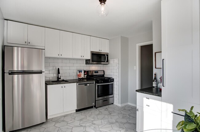 Foto del edificio - 1440 Elmwood Ave