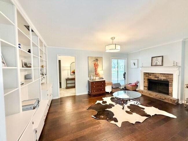 Building Photo - 490 Strathy Hall Dr