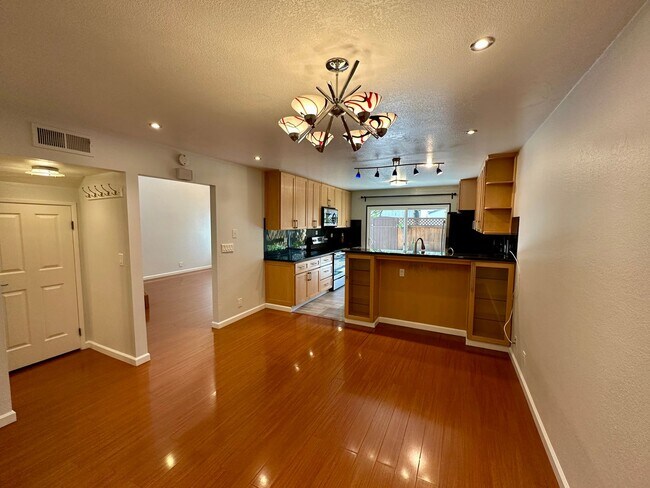 Foto del edificio - Updated Townhome in Pleasant Almaden Valley Community