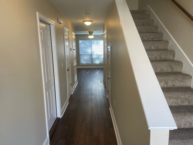 Foto del edificio - Covington Meadows Townhome Rental - Fully Renovated
