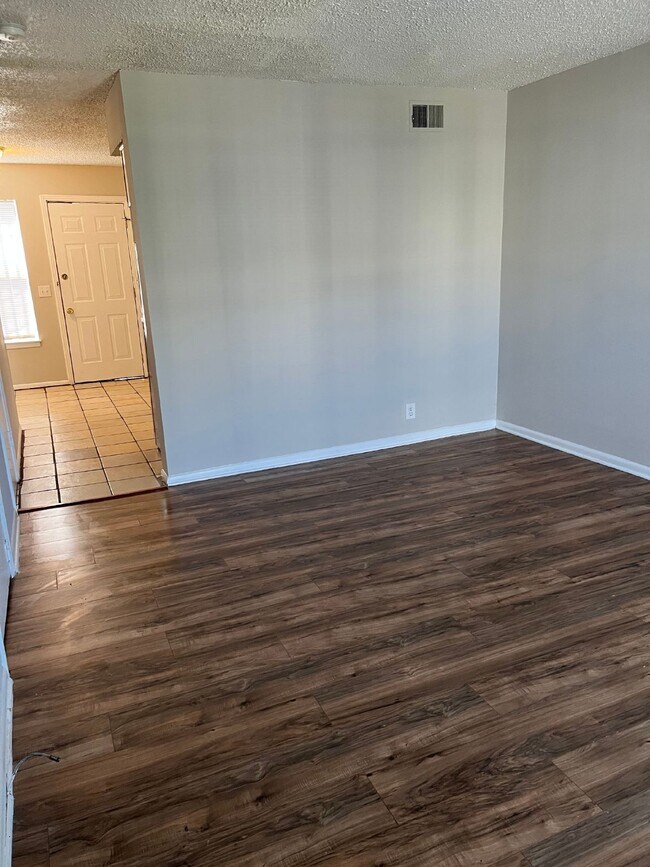 Foto del edificio - " 2-Bed Duplex on Delaware Street: Cozy Na...