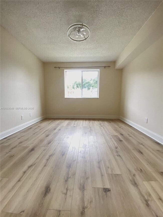 Foto del edificio - 759 NW 92nd Ave