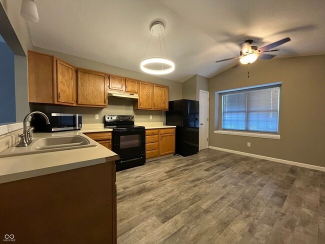 Building Photo - 6545 Aintree Pl