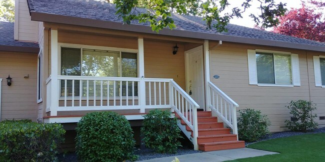 Building Photo - 2277 Knollwood Dr
