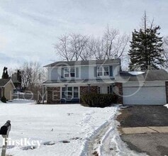 Building Photo - 2 Devon Ct