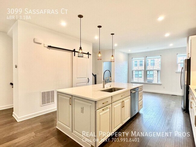 Foto del edificio - Stunning & Luxurious Metro Row Townhouse!