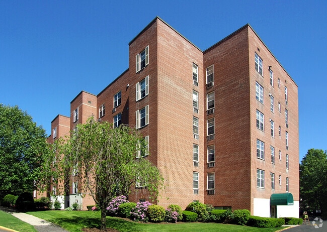 Building Photo - Edgewater Condominium