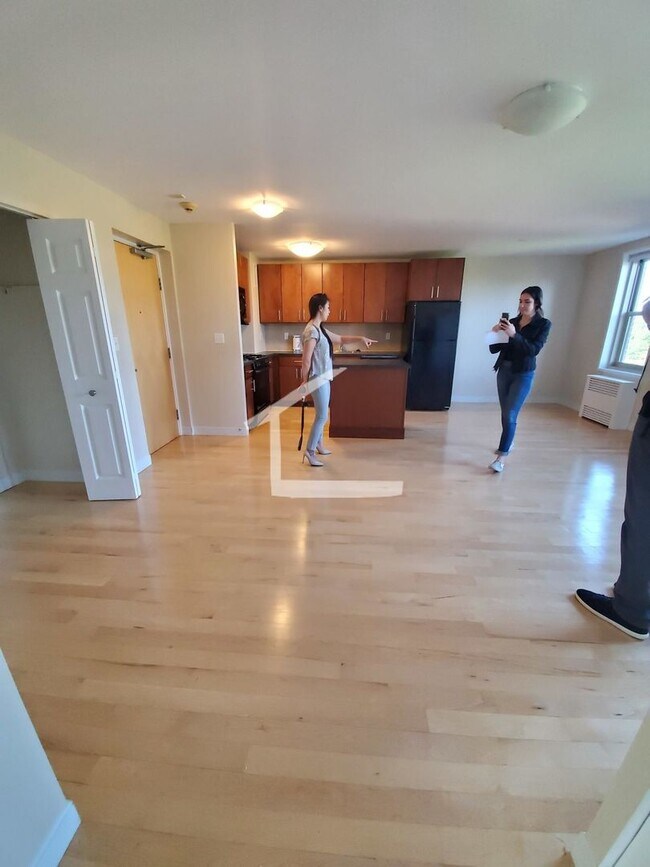 Foto del edificio - No Broker Fee - Brighton 2 Bed Available 9...